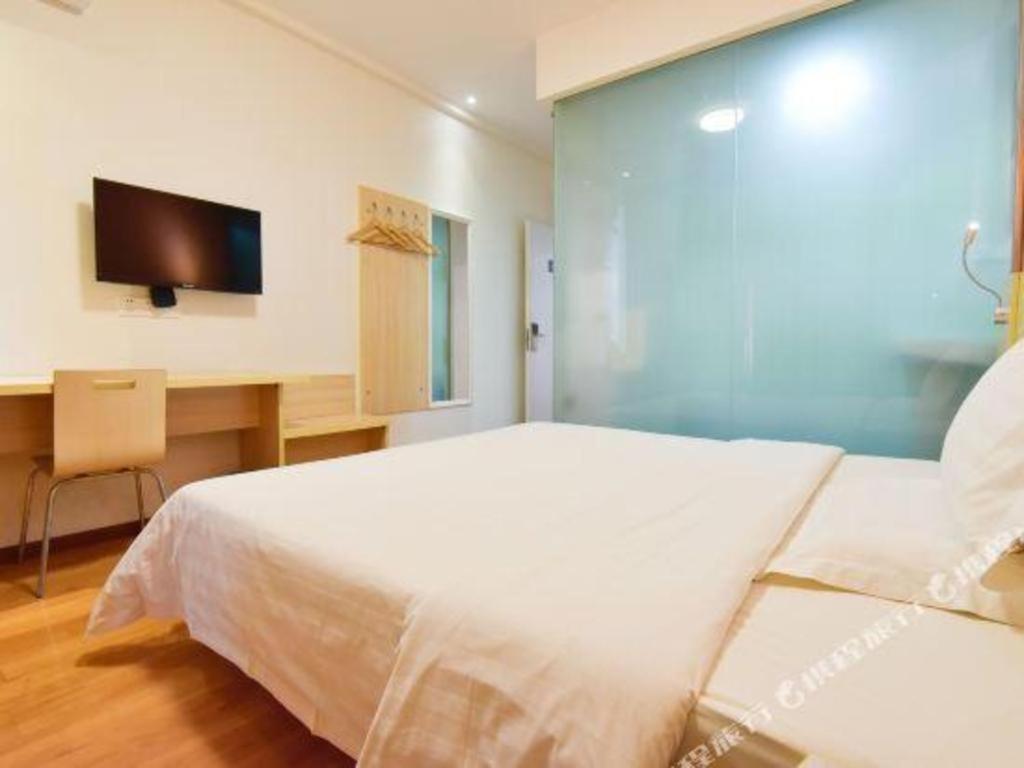 7 Days Inn Luzhou Commercial Pedestrian Street Center Exterior foto