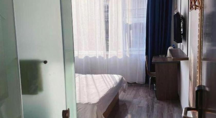 7 Days Inn Luzhou Commercial Pedestrian Street Center Exterior foto